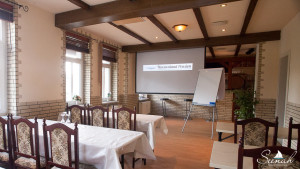 Pension Seenah - Bestuhlung, Leinwand & Flippchart – Seminarraum