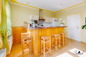 Ansicht der theke unserer Ferienwohnung für 6 Personen in der Pension Seenah im schönen leipziger Neuseenland