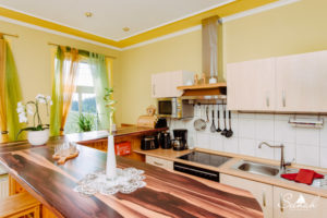 Küche von unserer Ferienwohnung für 6 Personen in der Pension Seenah im schönen Leipziger Neuseenland