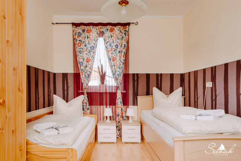 Schlafzimmer Nummer 2 von unserer Ferienwohnung für 6 Personen in der Pension Seenah im schönen Leipziger Neuseenland