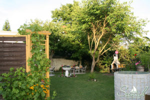 Schöner Garten mit Feuerstelle und Grillplatz in der Pension Seenah im schönen Leipziger Neuseenland