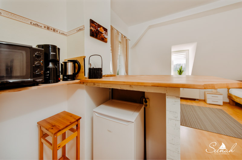 Ansicht der Küche von unserem Doppelzimmer Nummer 1 für 2 bis 3 Personen in der Pension Seenah im schönen Leipziger Neuseenland